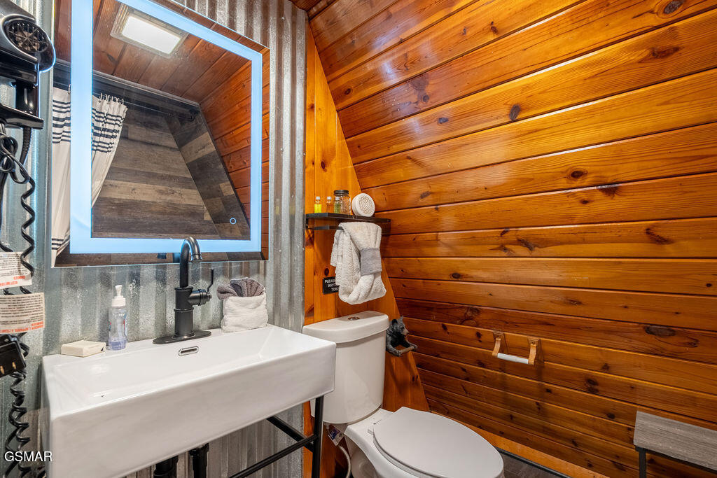 1043 Ski Mountain Road Road