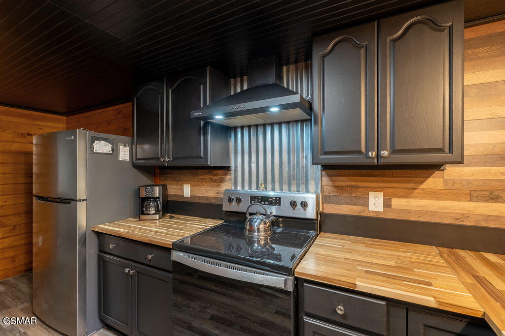 1043 Ski Mountain Road Road