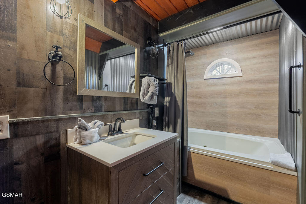 1043 Ski Mountain Road Road