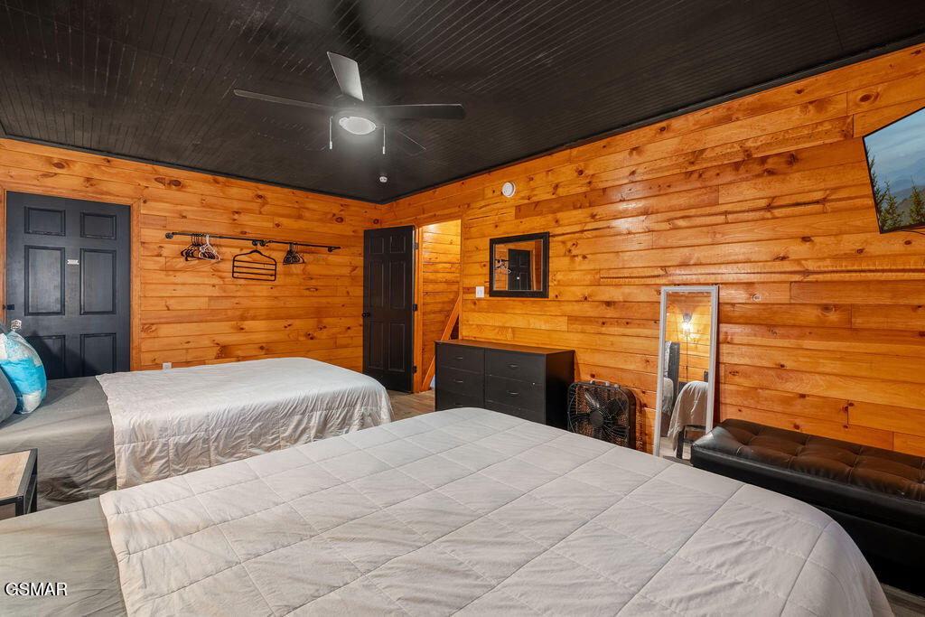 1043 Ski Mountain Road Road