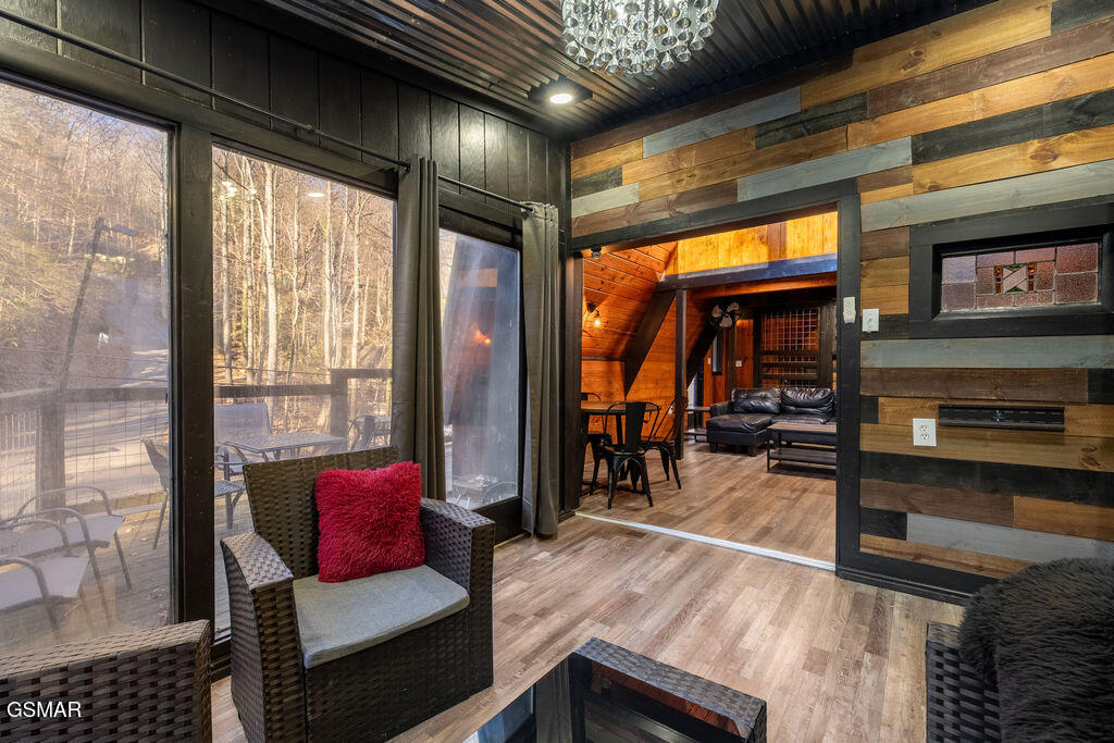 1043 Ski Mountain Road Road