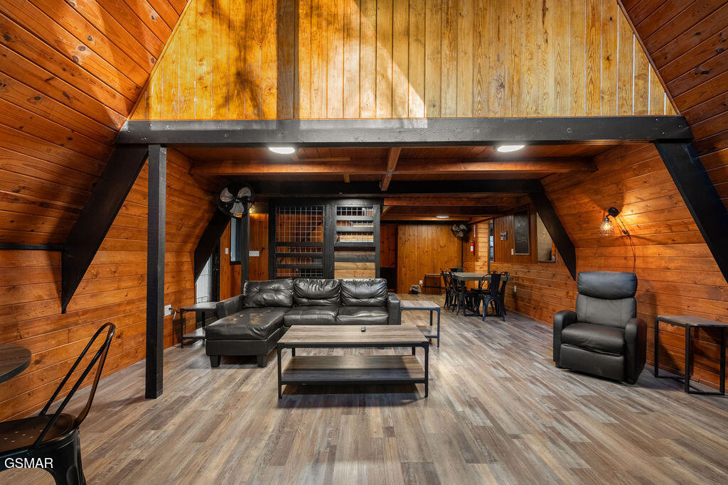 1043 Ski Mountain Road Road