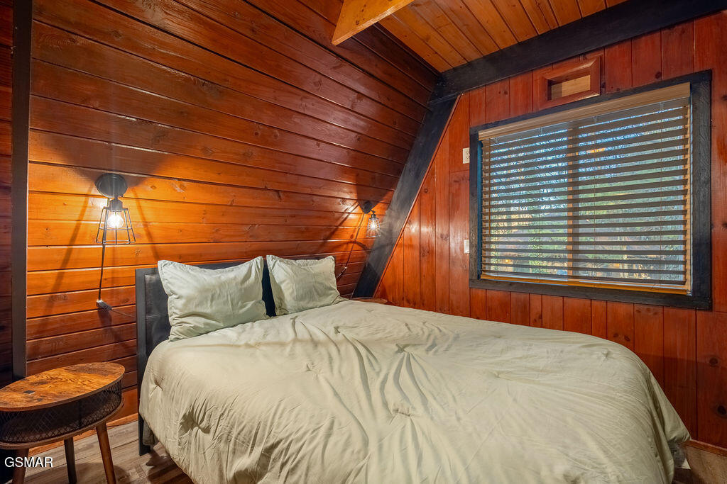 1043 Ski Mountain Road Road