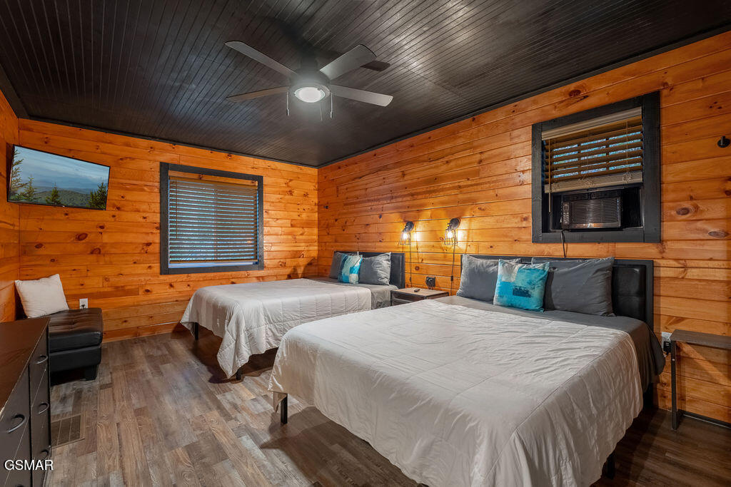 1043 Ski Mountain Road Road