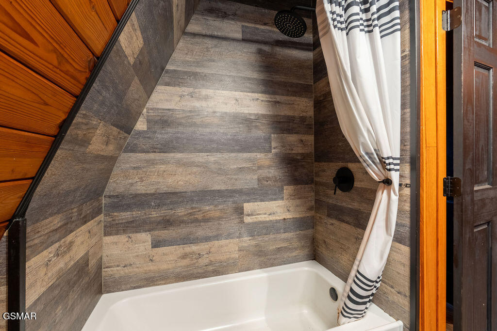 1043 Ski Mountain Road Road