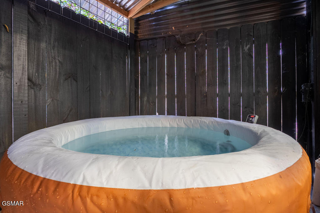 1043 Ski Mountain Road Road