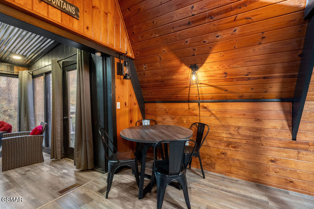 1043 Ski Mountain Road Road