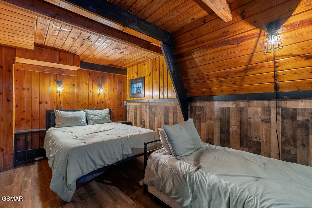 1043 Ski Mountain Road Road