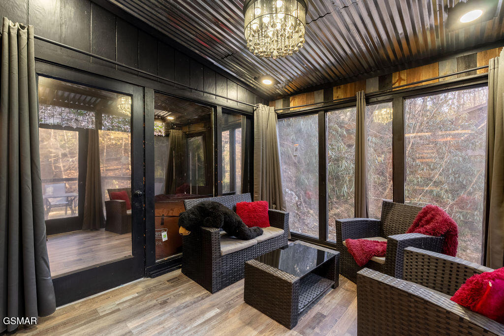 1043 Ski Mountain Road Road