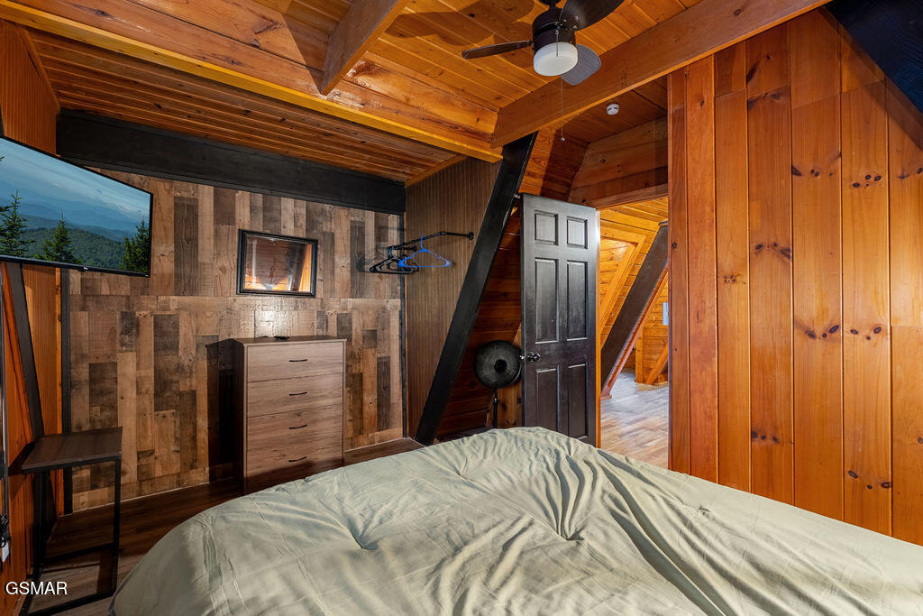 1043 Ski Mountain Road Road