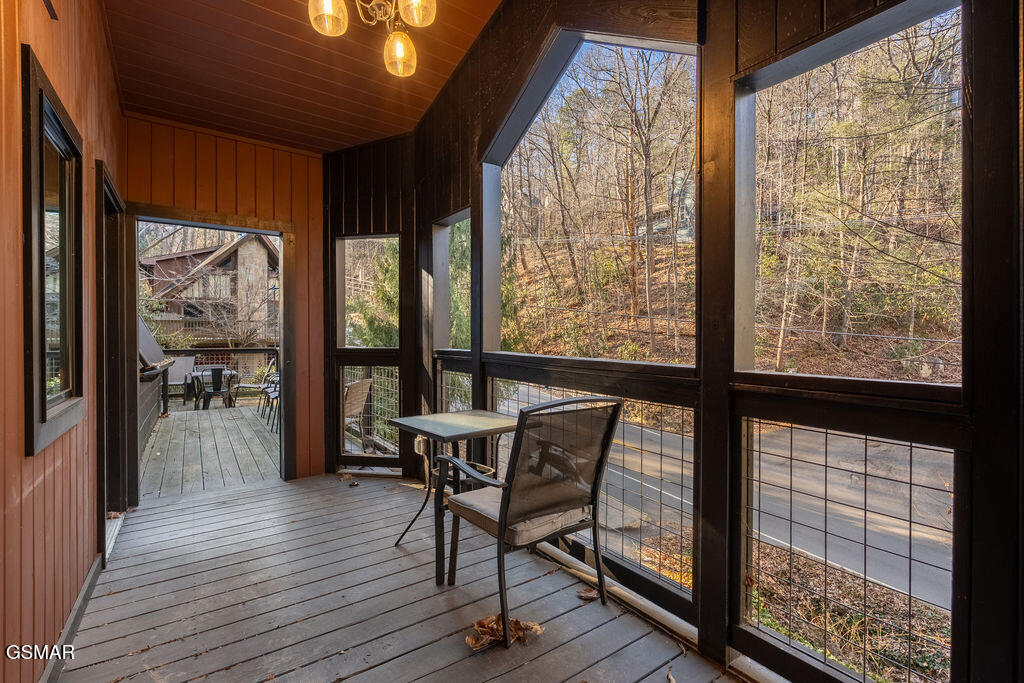 1043 Ski Mountain Road Road