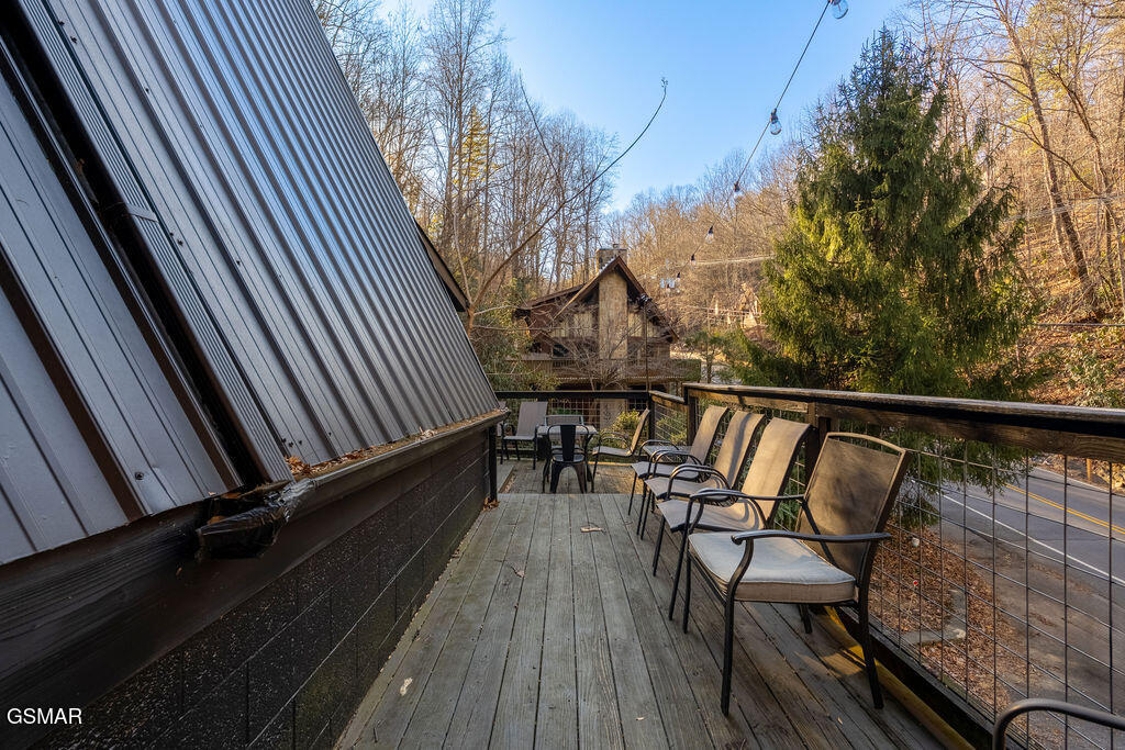 1043 Ski Mountain Road Road