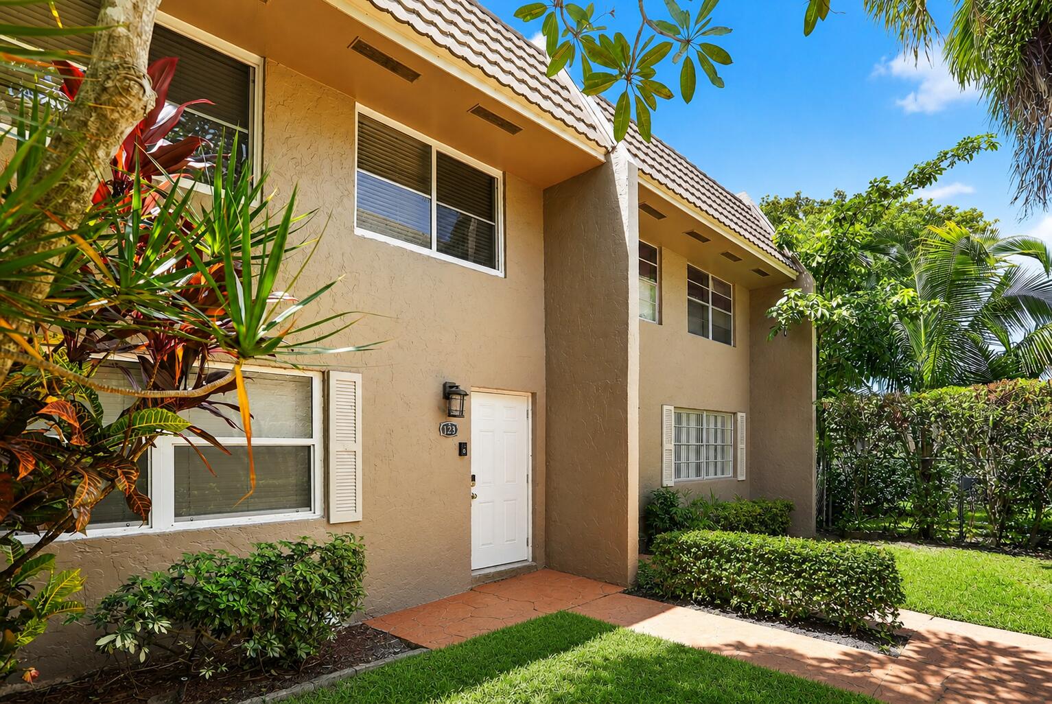 9050 NW 28th St 123