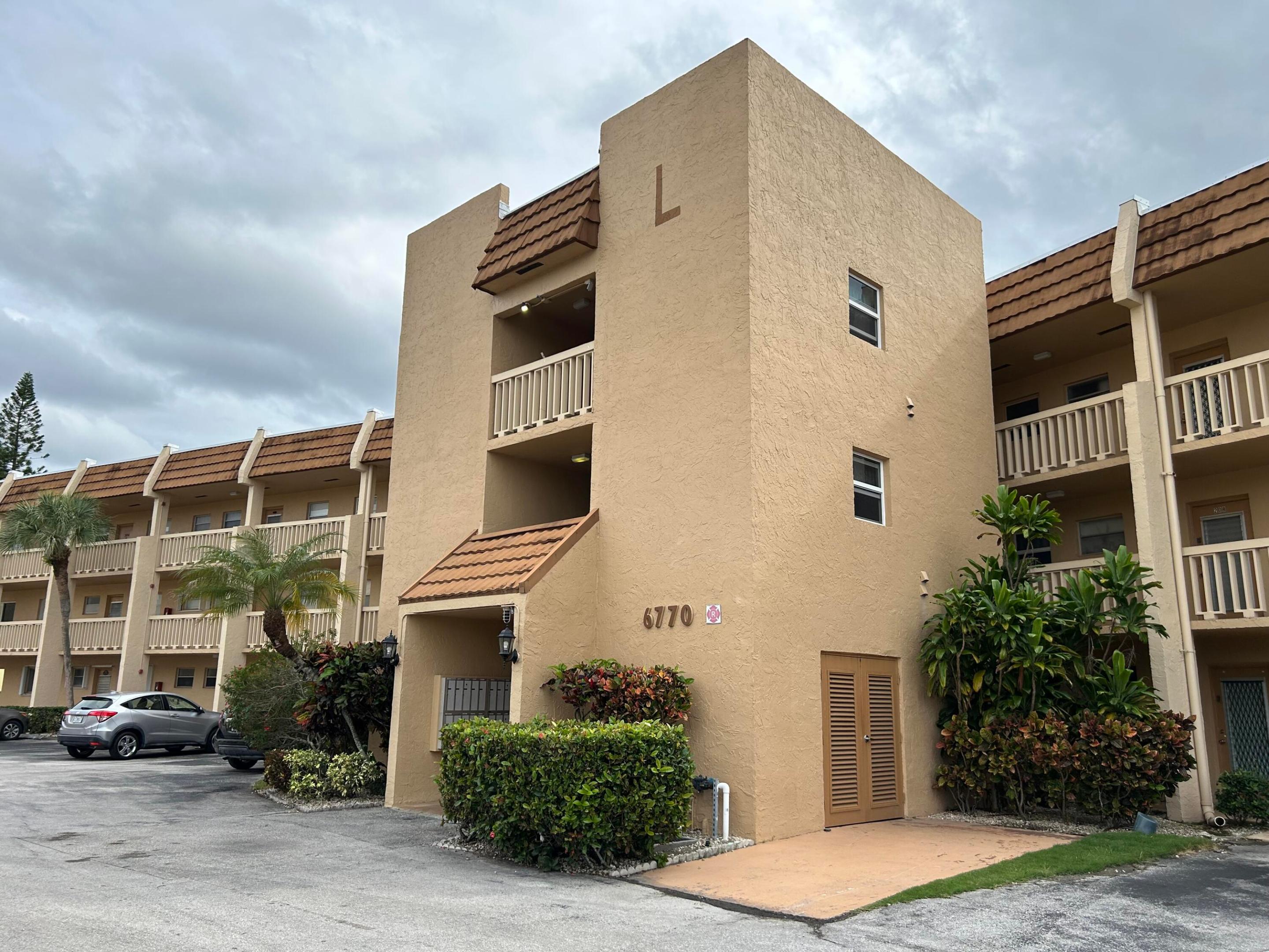 6770 Royal Palm Blvd 301l