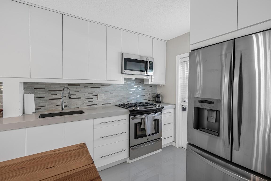 200 E Royal Palm Road 2080