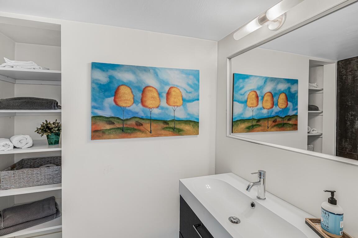 200 E Royal Palm Road 2080