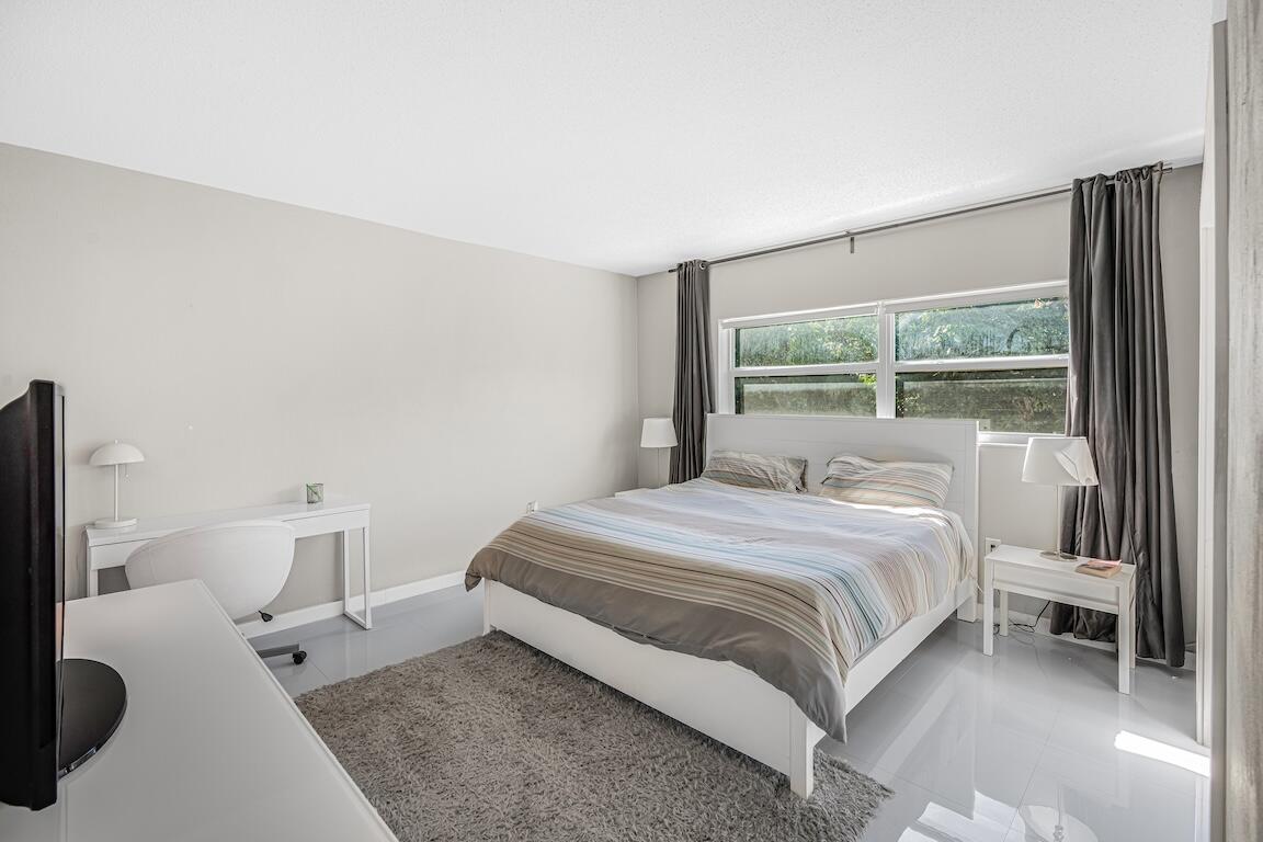 200 E Royal Palm Road 2080