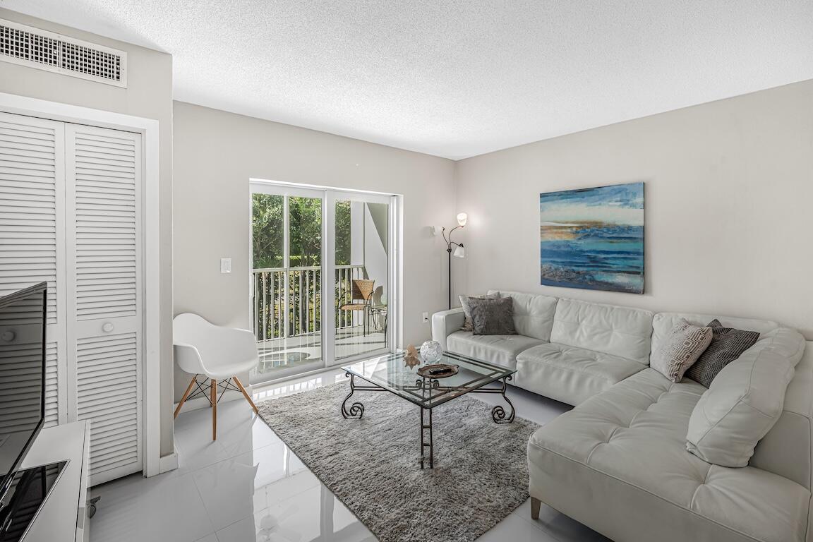 200 E Royal Palm Road 2080