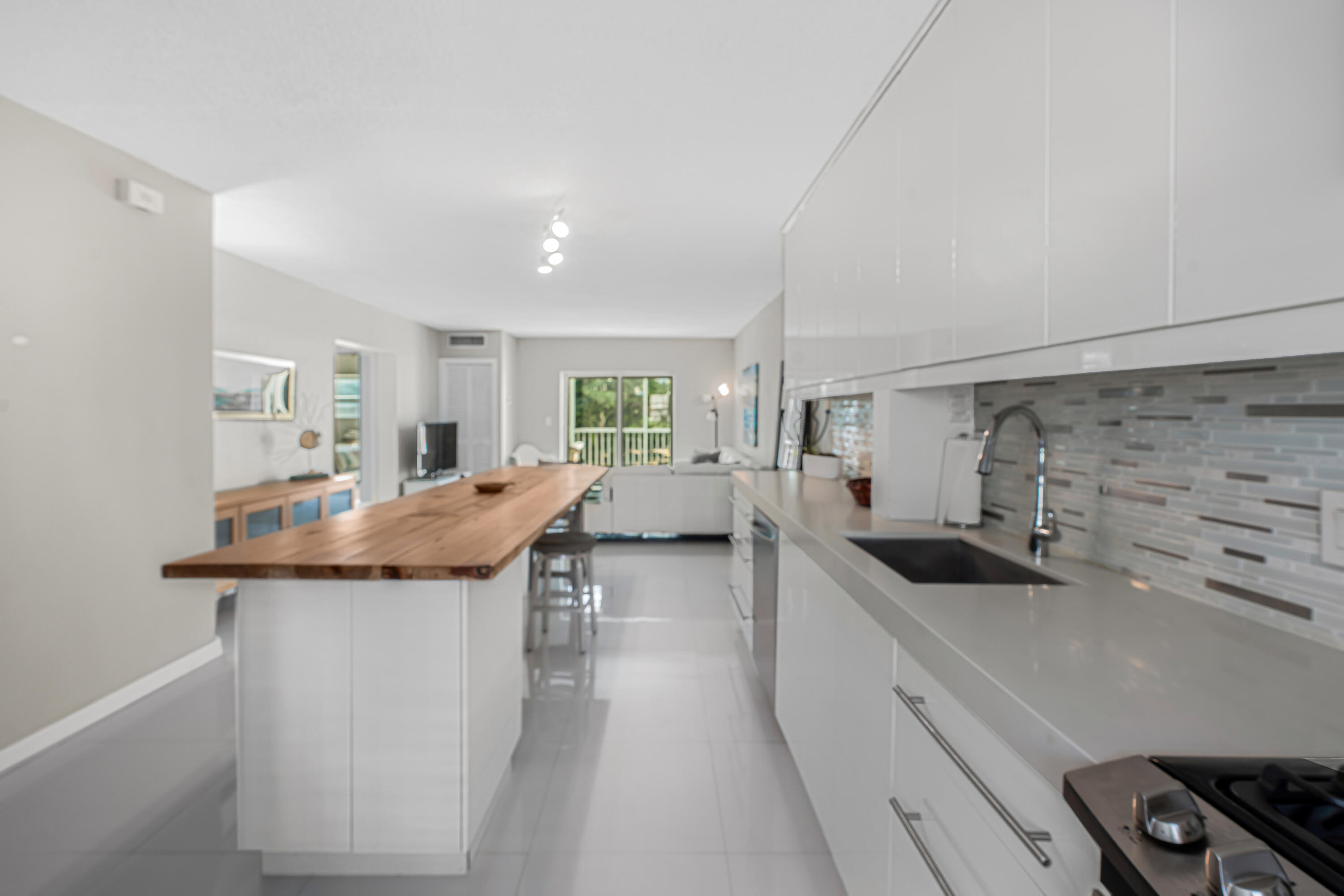 200 E Royal Palm Road 2080