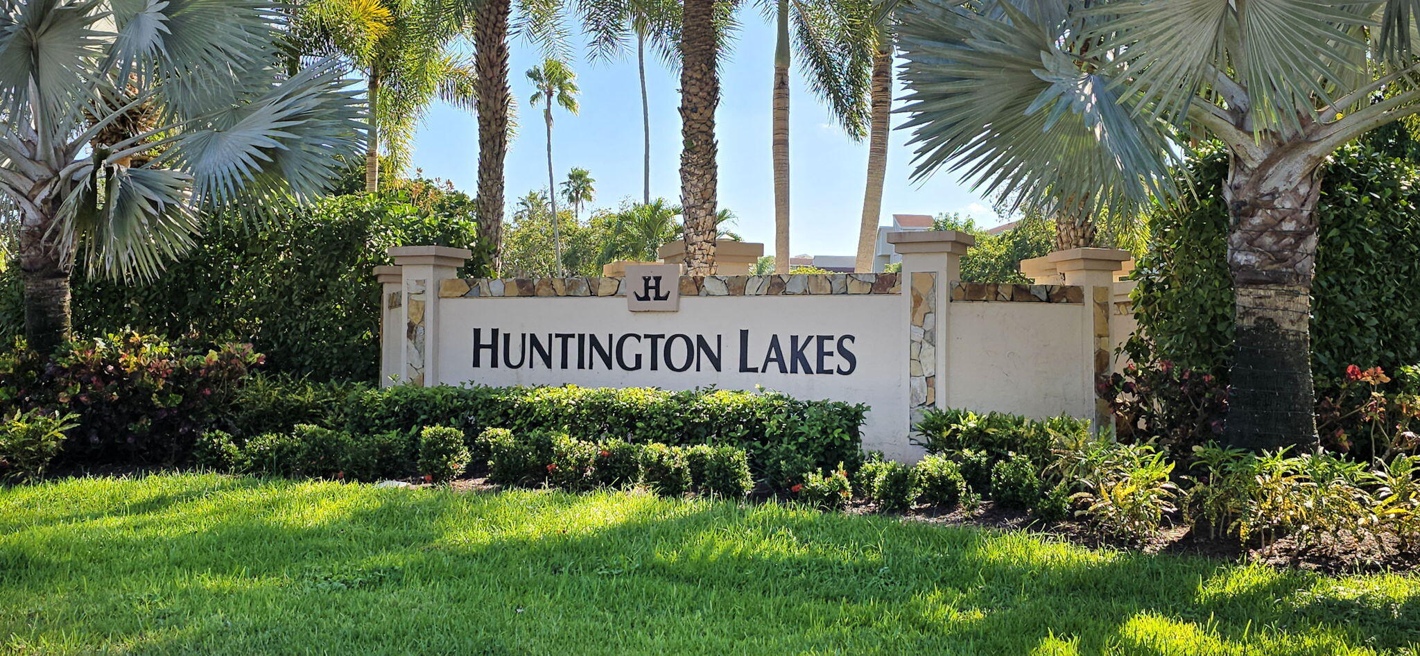 7076 Huntington Lane 503