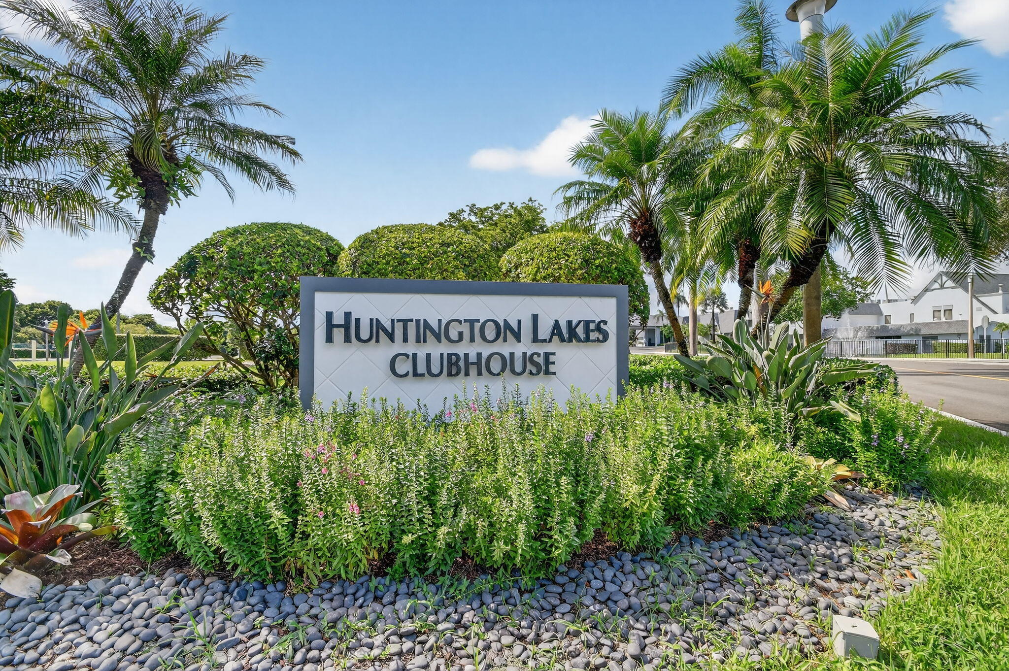 7076 Huntington Lane 503