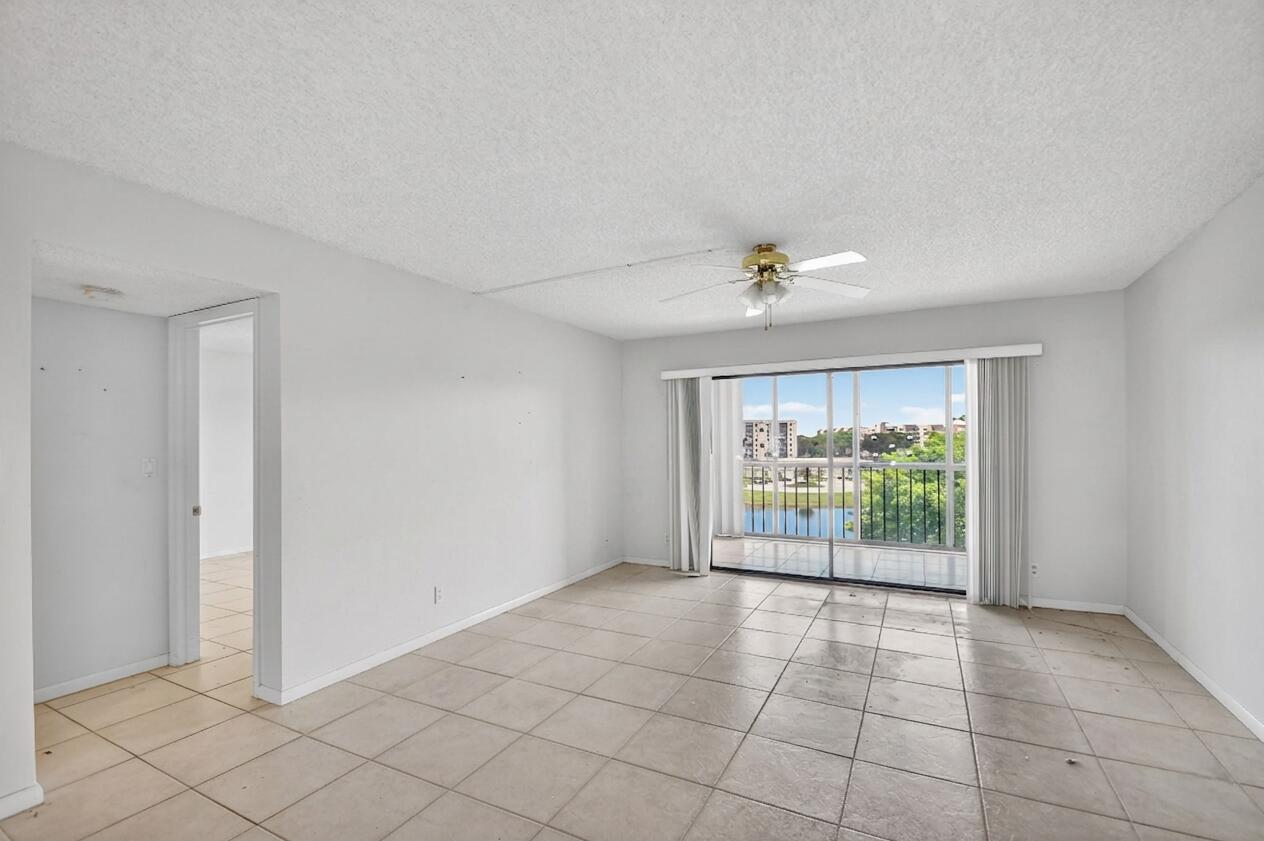 7076 Huntington Lane 503
