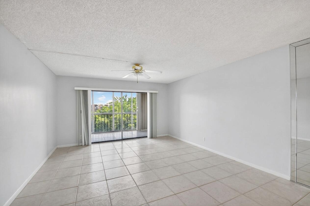 7076 Huntington Lane 503