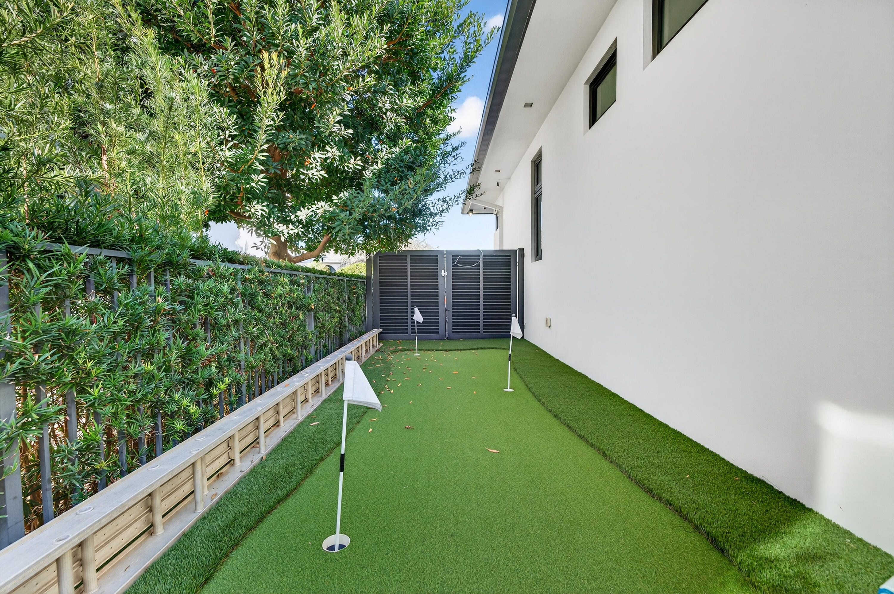 520 Golden Harbour Drive