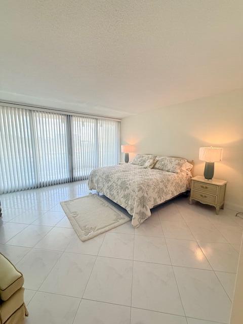 1180 S Ocean Boulevard 3e