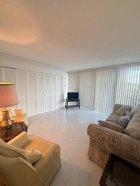 1180 S Ocean Boulevard 3e