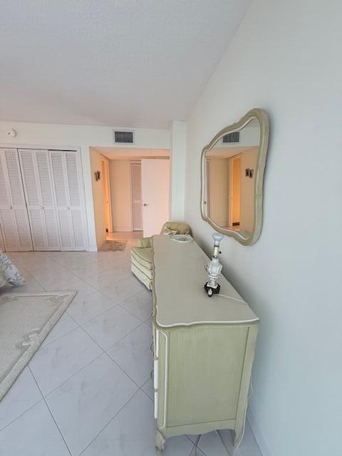 1180 S Ocean Boulevard 3e