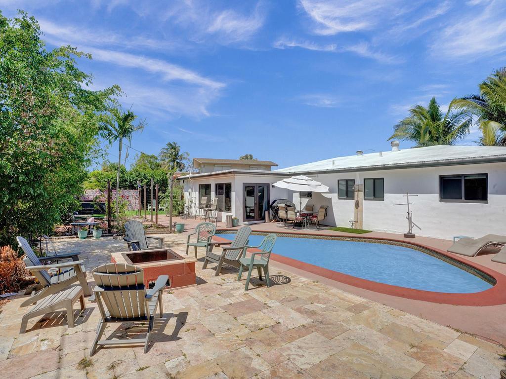 2099 NE 4th Court