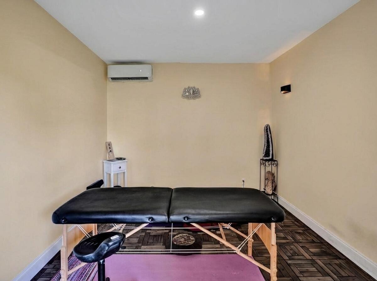 2099 NE 4th Court