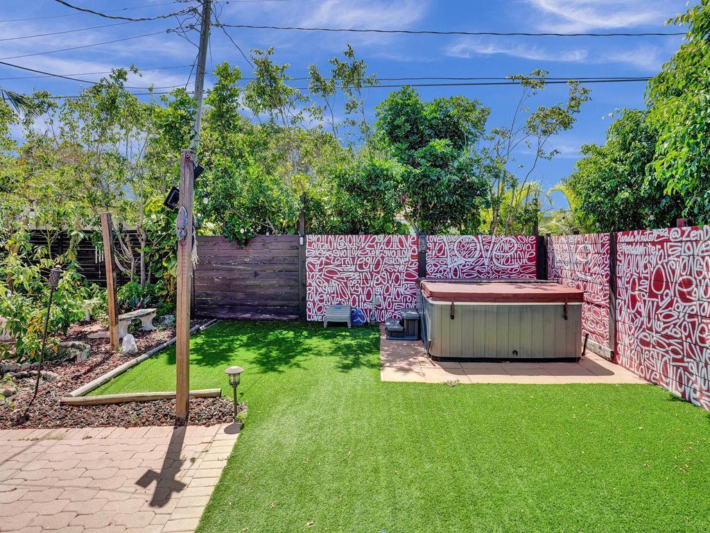 2099 NE 4th Court