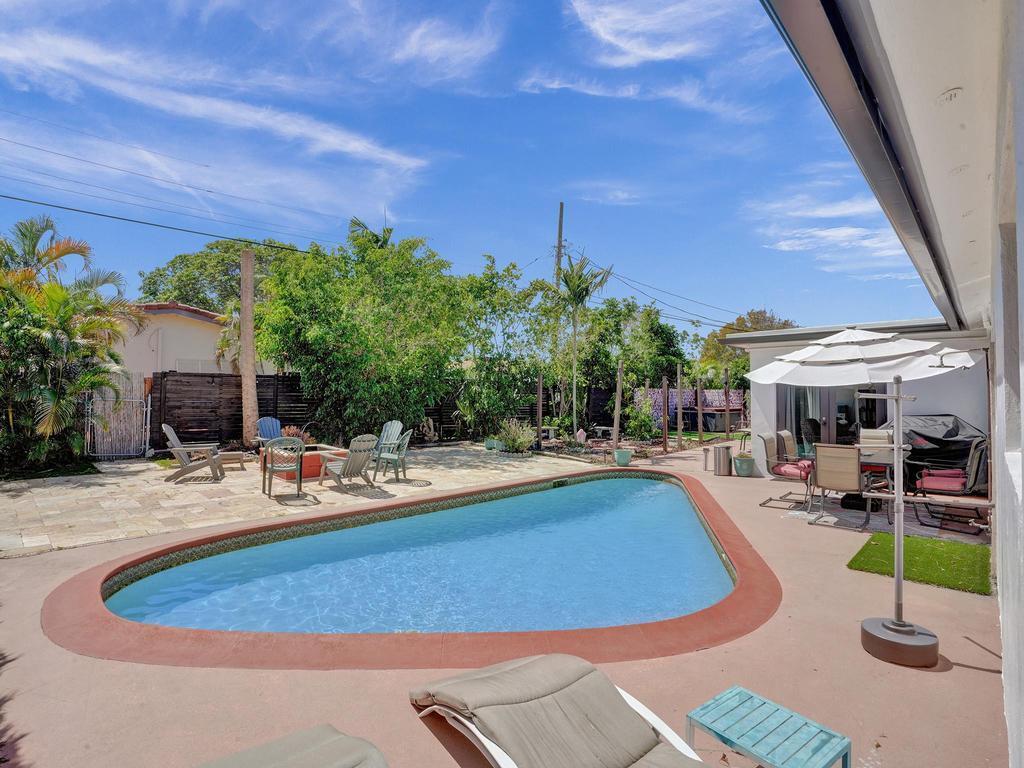 2099 NE 4th Court