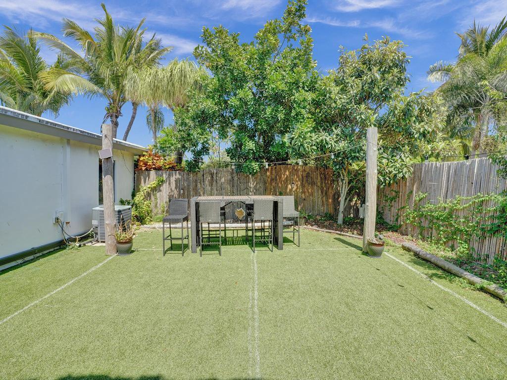 2099 NE 4th Court