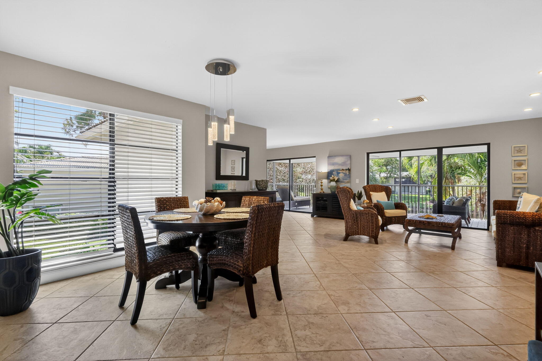 41 Stratford Lane W B