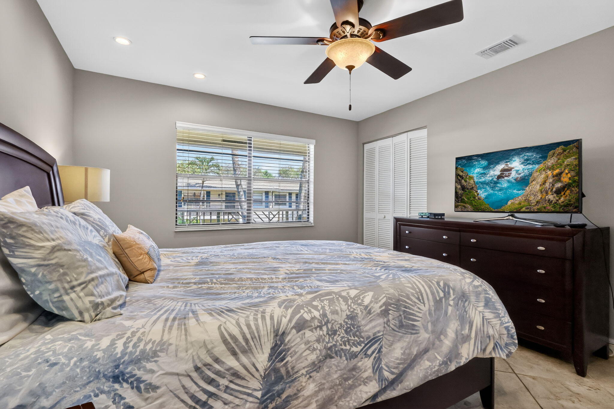 41 Stratford Lane W B