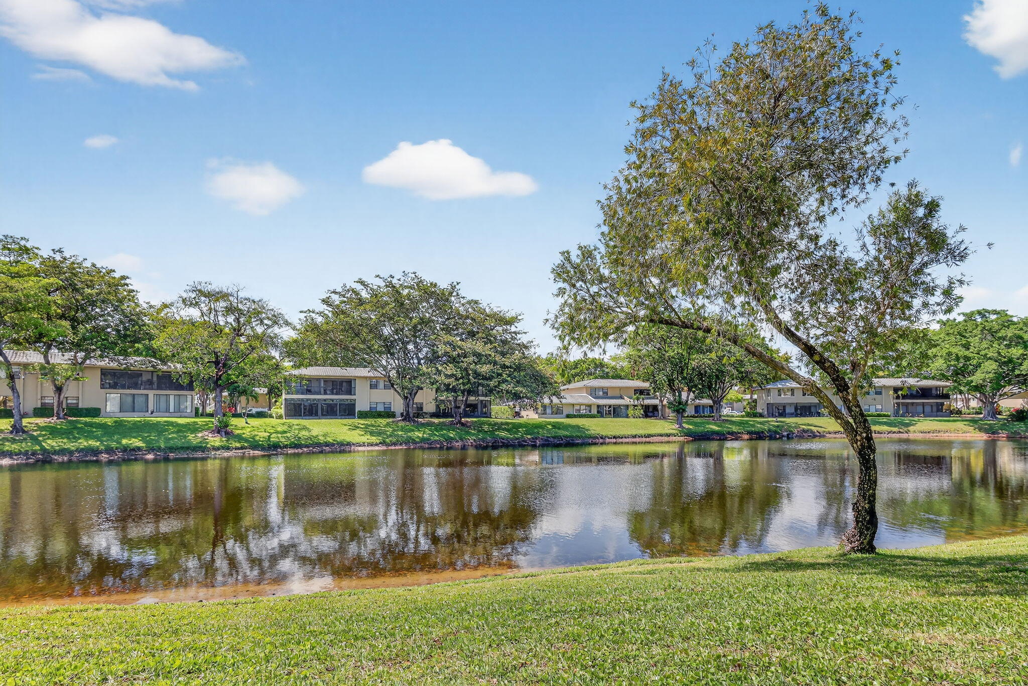 41 Stratford Lane W B