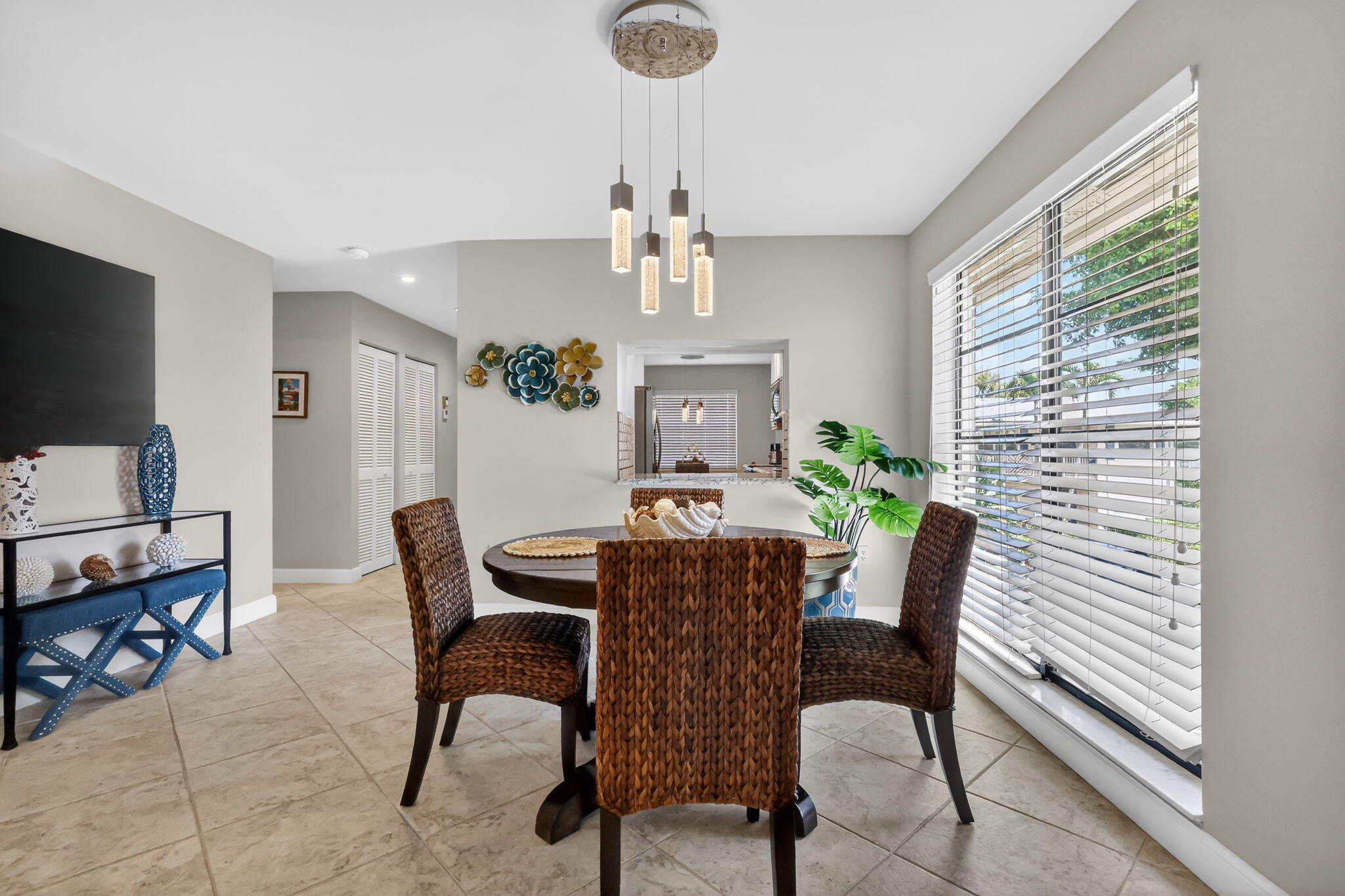 41 Stratford Lane W B