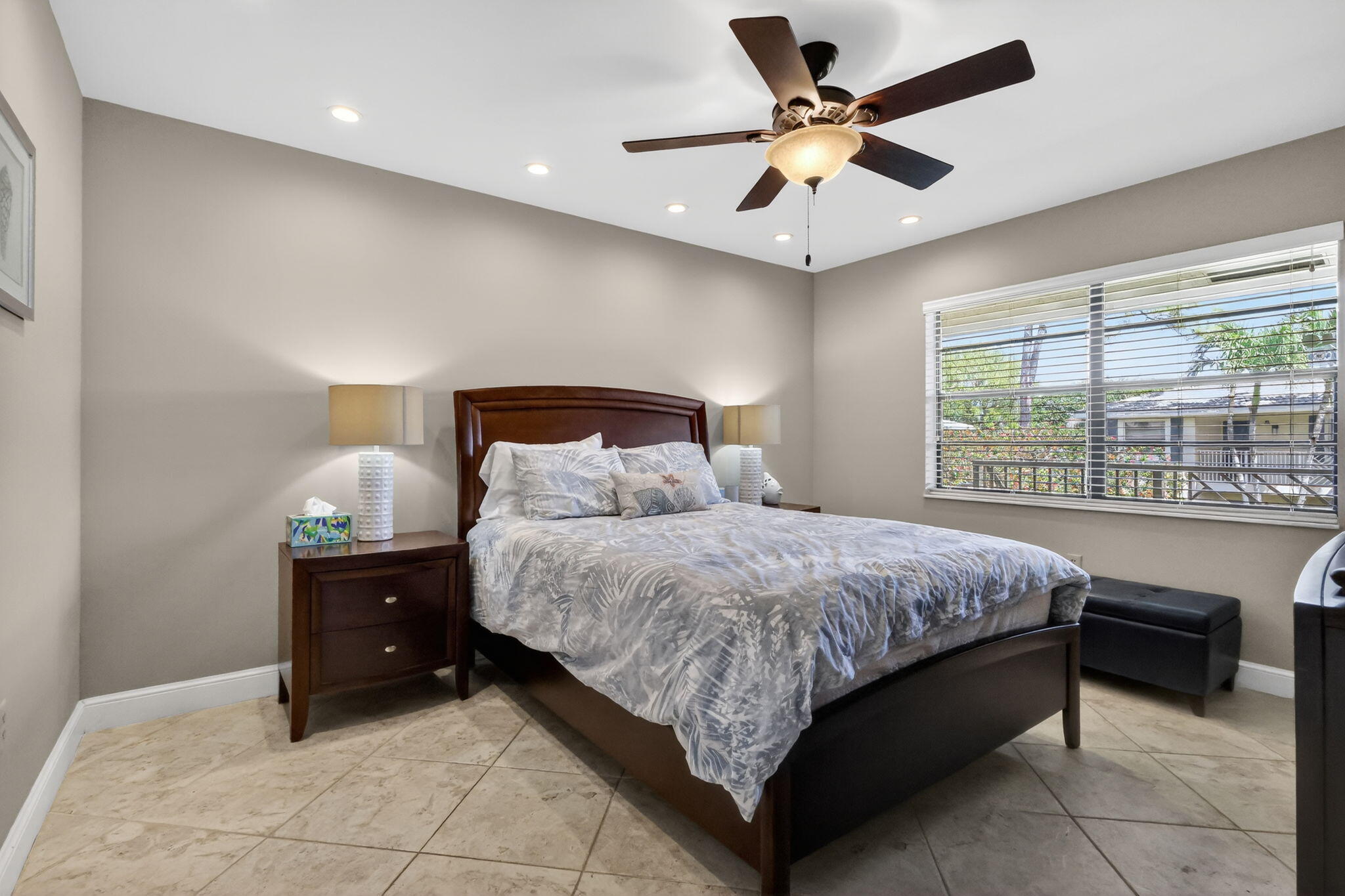 41 Stratford Lane W B