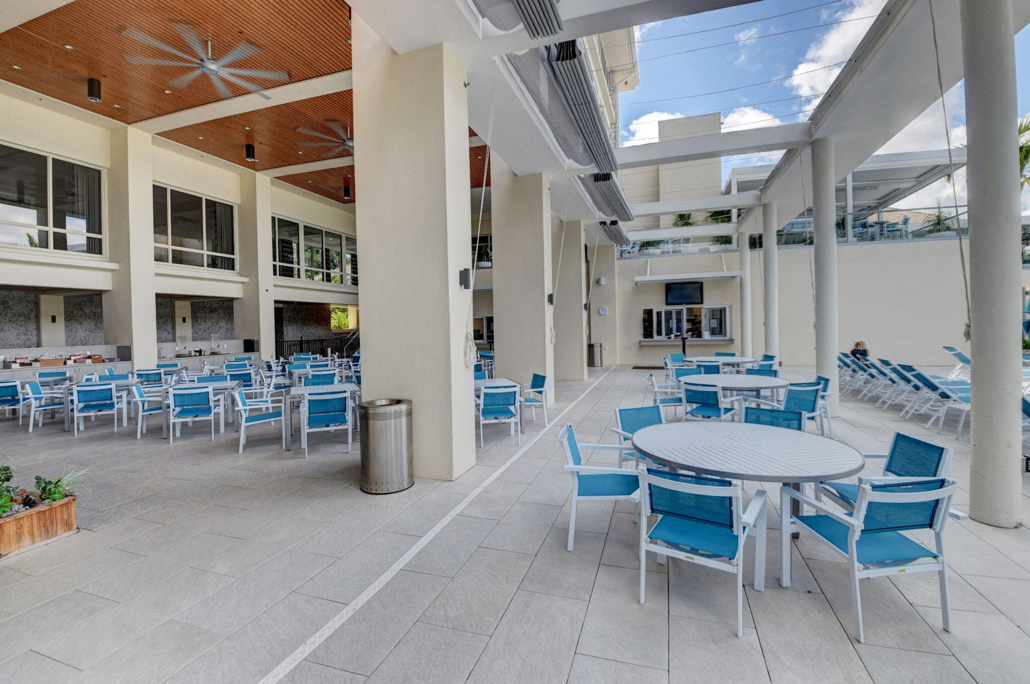 41 Stratford Lane W B