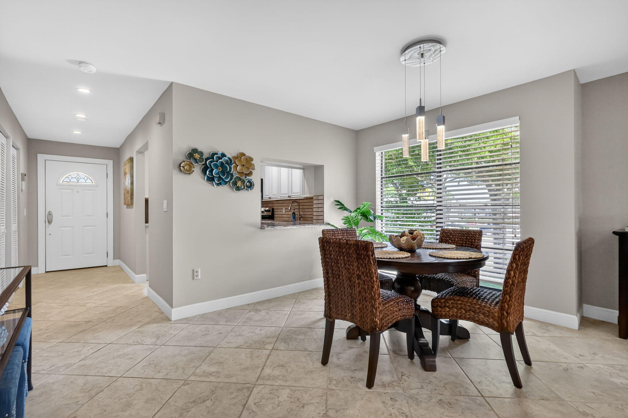 41 Stratford Lane W B