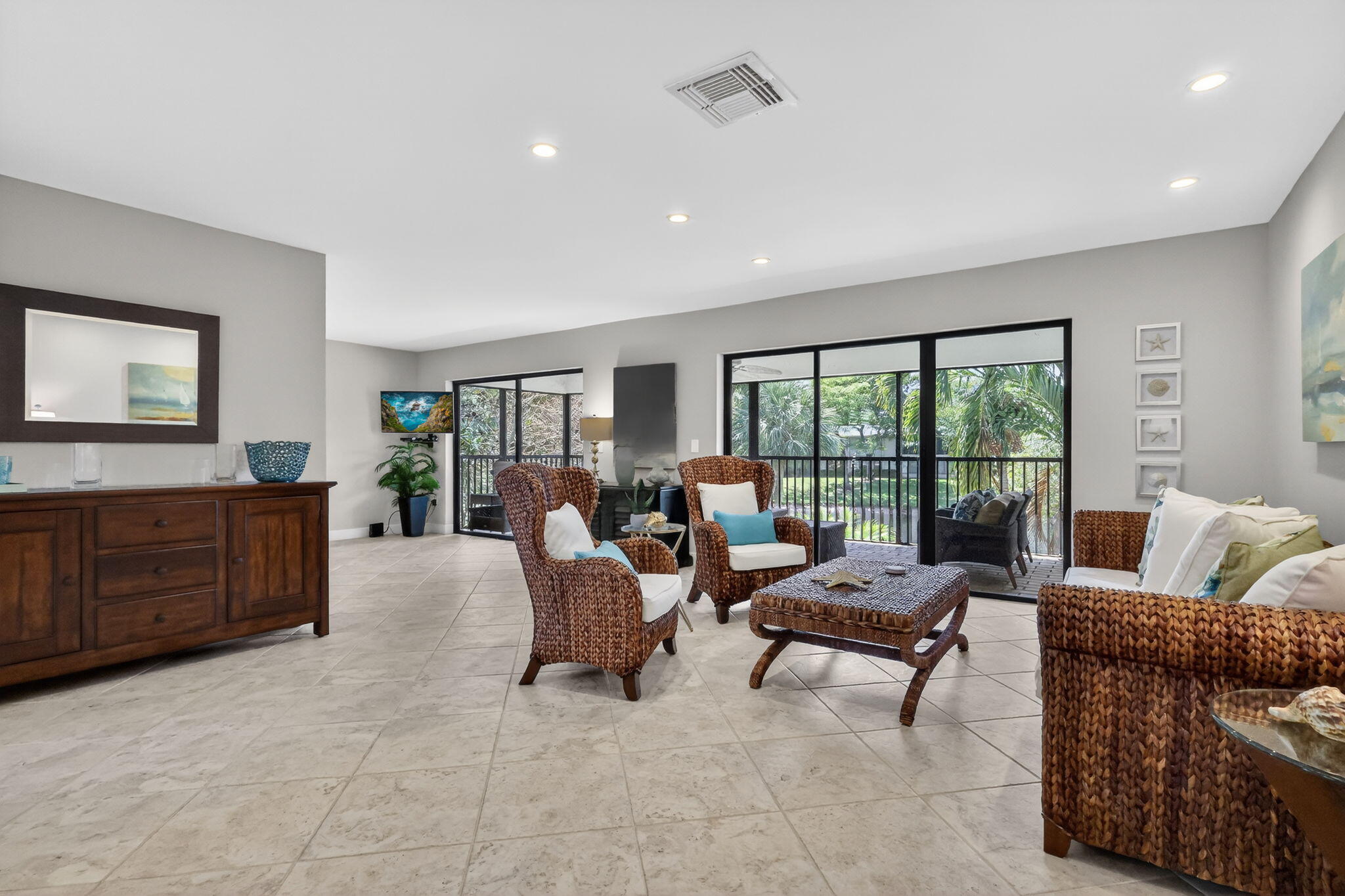 41 Stratford Lane W B