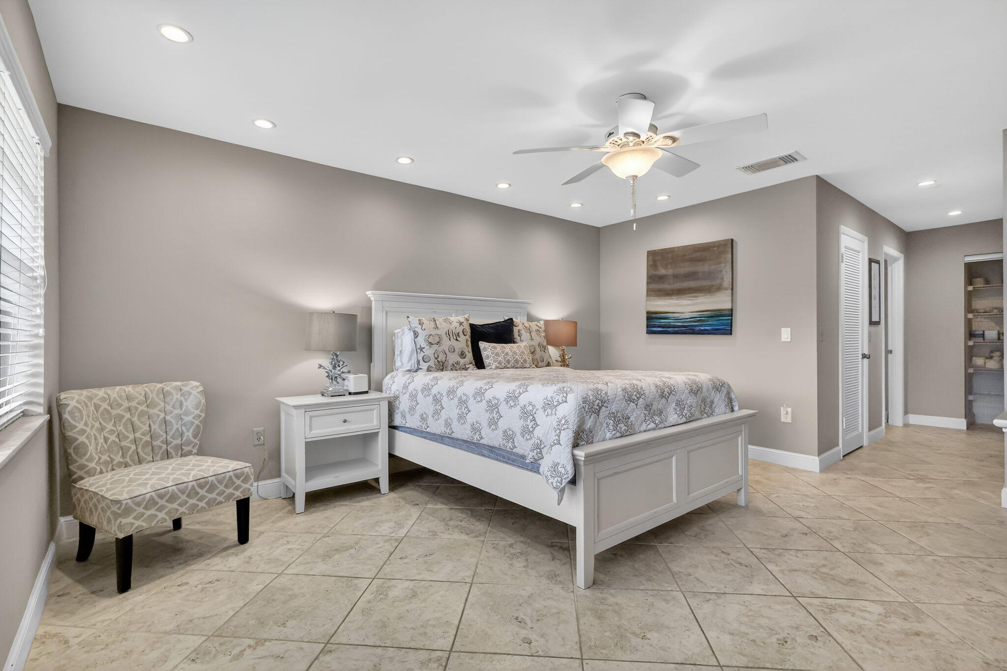 41 Stratford Lane W B