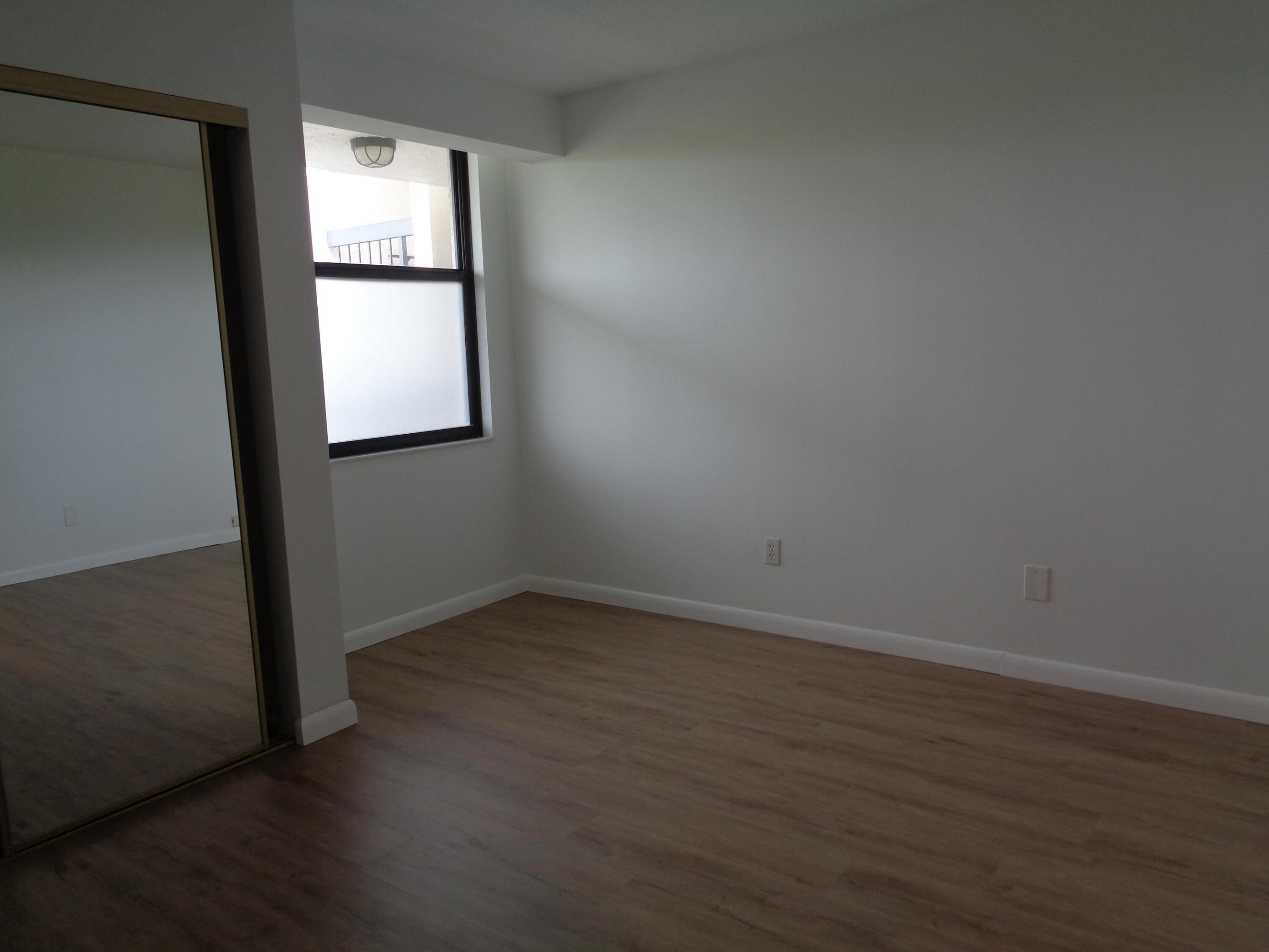 950 Lavers Circle F404