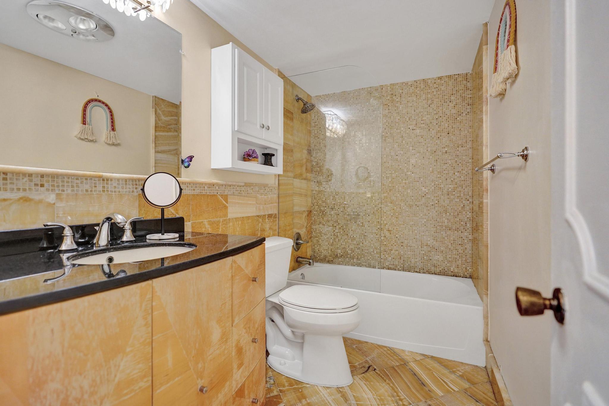2820 NE 30th Street Apt 2