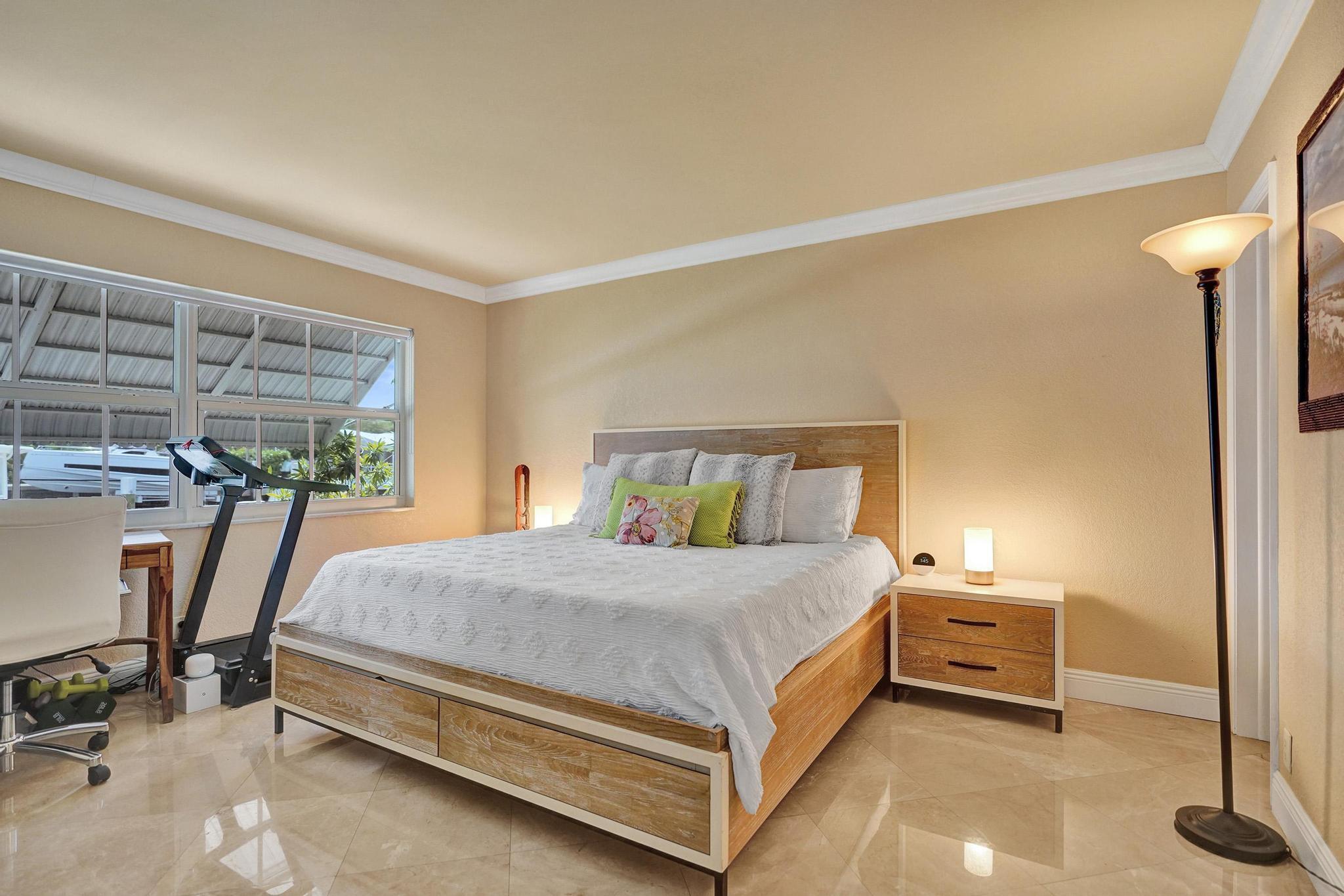 2820 NE 30th Street Apt 2