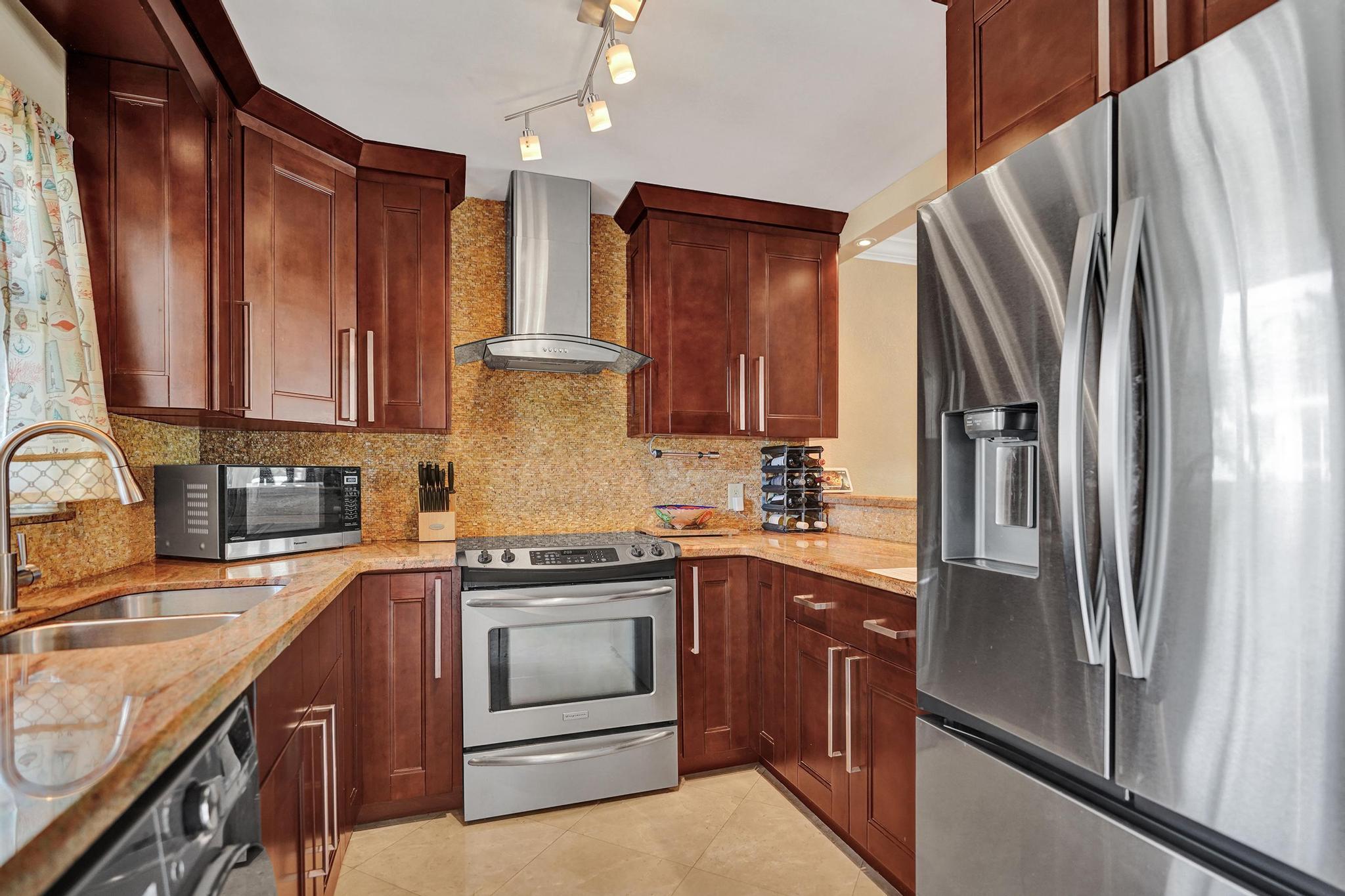 2820 NE 30th Street Apt 2