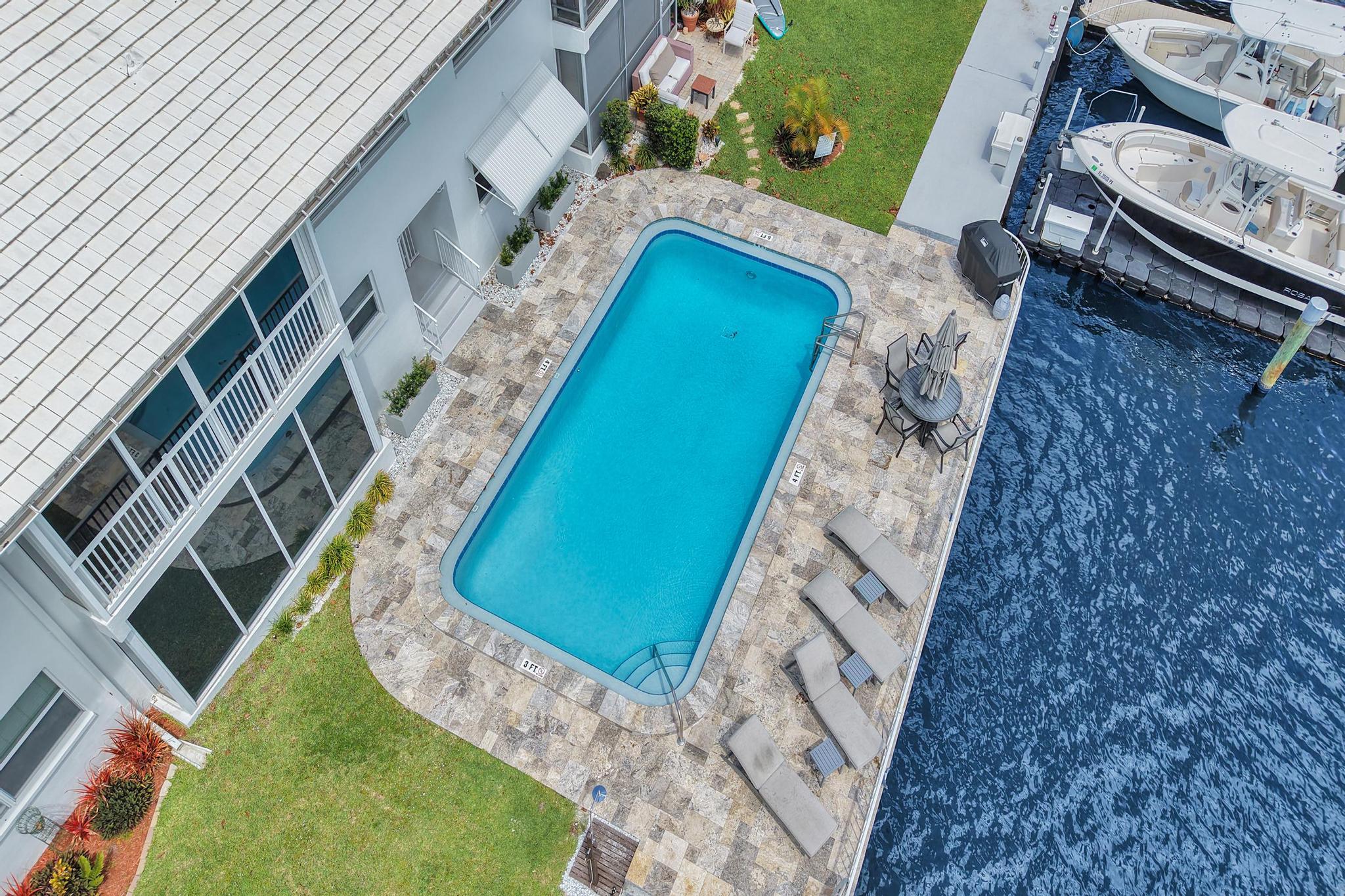 2820 NE 30th Street Apt 2
